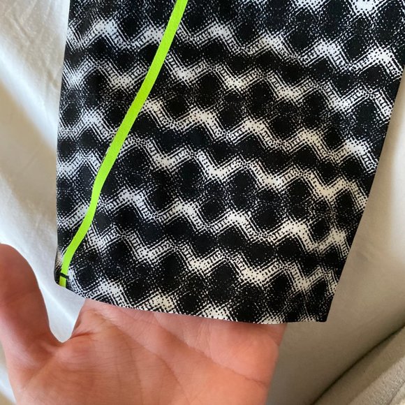 Lululemon RARE Chase Me Crop, SEAWHEEZE 🍋 - Picture 4 of 4